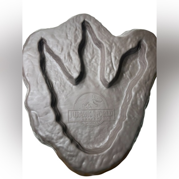 Jurassic World Rebirth - MASSIVE Footprint Popcorn Bucket 24" x 22" 🍿🦖 - Picture 3 of 4